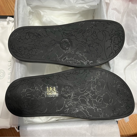 Brand new Versace Gold Chain Leather Slides Size 37 - Picture 3 of 7